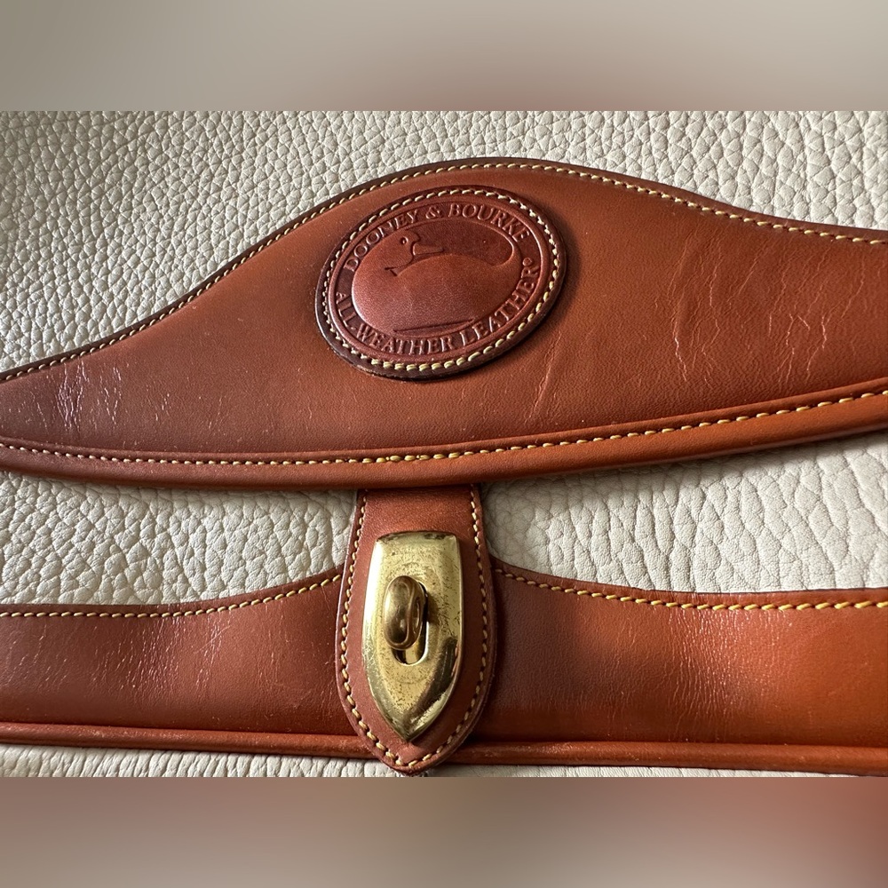 Dooney and Bourke pebbled leather shoulder bag cream brown - Picture 2 of 10